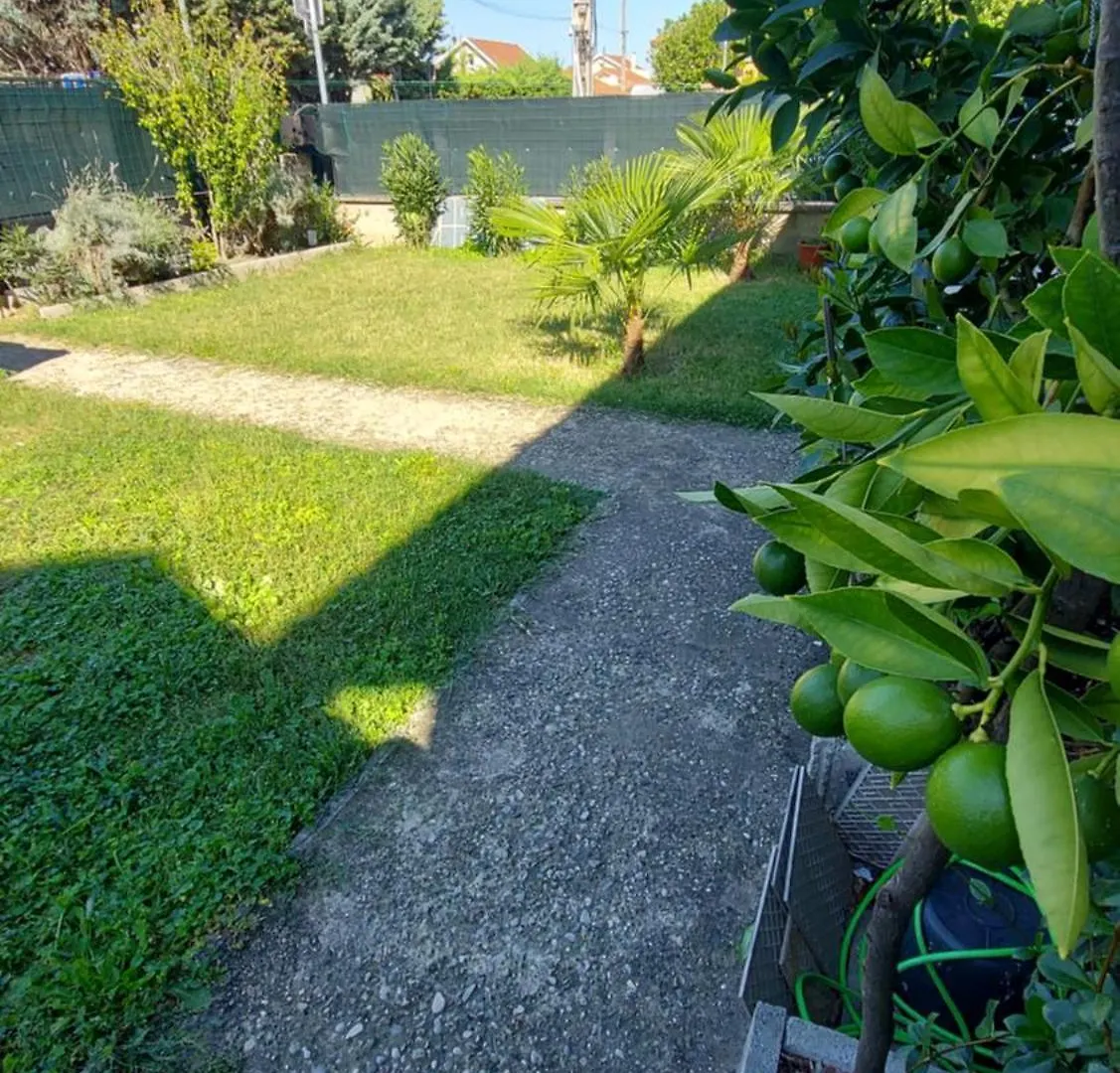 Homestay K&N - Maison A Partager Avec D'Autres Voyageurs - Chambre Privee - Jardin - Balcon Vaulx-en-Velin
